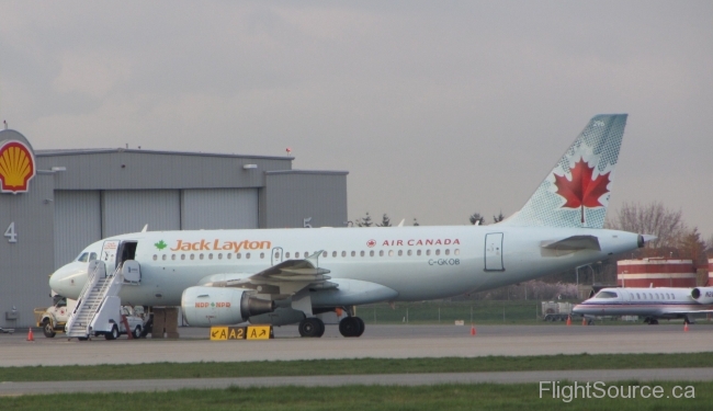 Jack Layton's campaign Airbus A319 C-GKOB