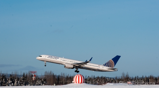 United Airlines Boeing 757 N19136