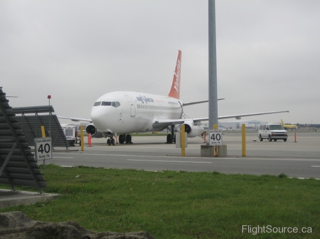 Air North 737-200