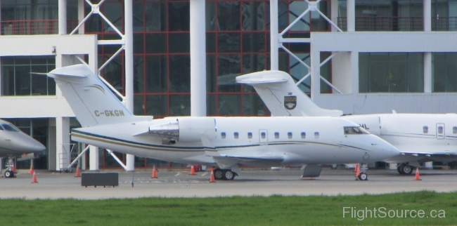 VIH Execujet Challenger 604 C-GKGN