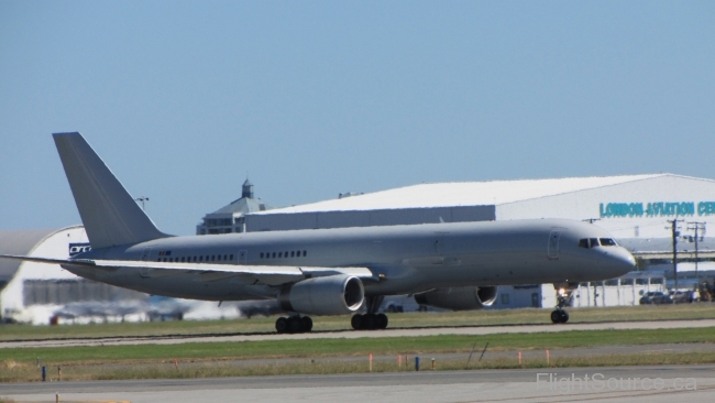 TNT Airways Boeing 757-28A OO-TFA