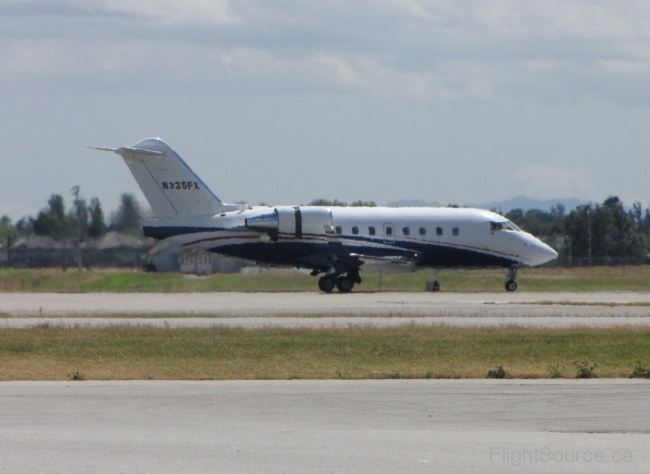 Bombardier Challenger 604 N335FX