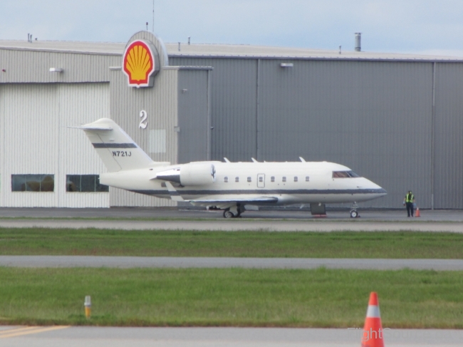 Starbucks Challenger 604 N721J